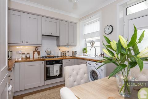 39 Ashfield Road, Greetland, Halifax, HX4 8HY