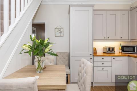 39 Ashfield Road, Greetland, Halifax, HX4 8HY