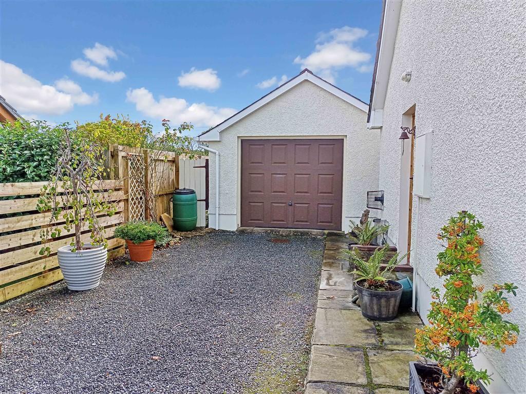 Detached Garage