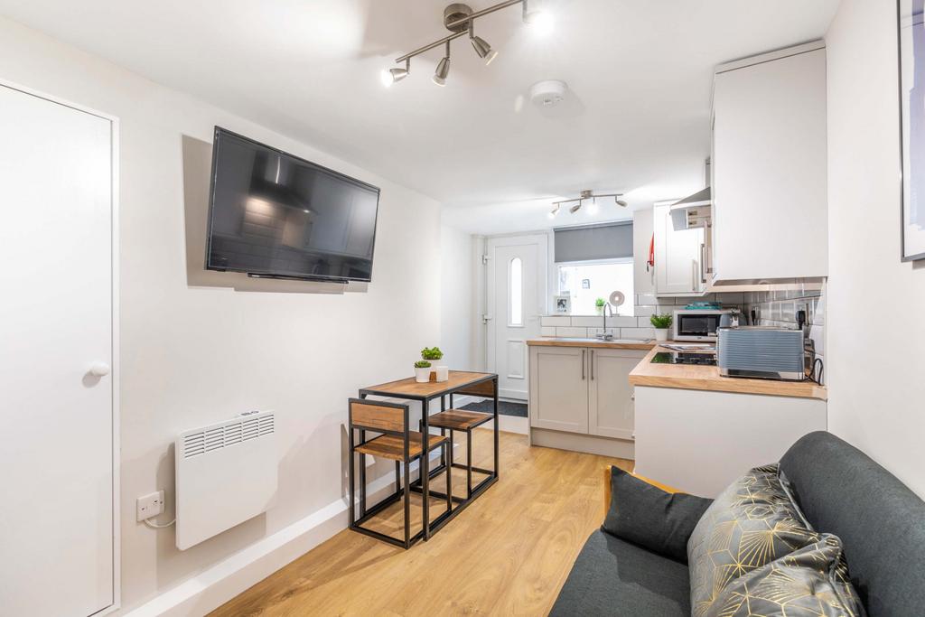 Estcourt Avenue, Leeds LS6 1 bed flat to rent £650 pcm (£150 pw)