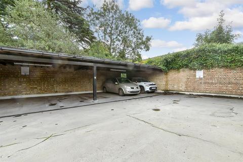 130 Westmoreland Drive, Sutton, SM2 6AE