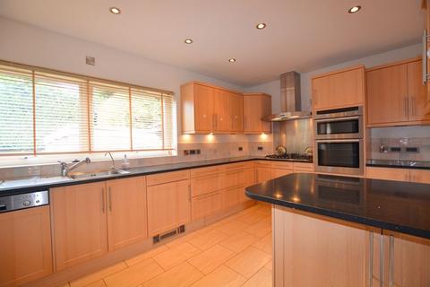 4 bedroom detached house to rent, Templars Drive, Harrow Weald