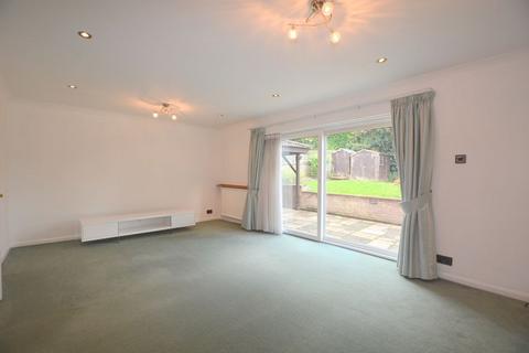 4 bedroom detached house to rent, Templars Drive, Harrow Weald