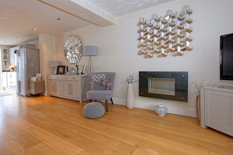 9 Albion Road, Chalfont St Giles, HP8 4EW