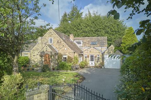 4 bedroom detached house for sale, The Spinney, Leeds LS19