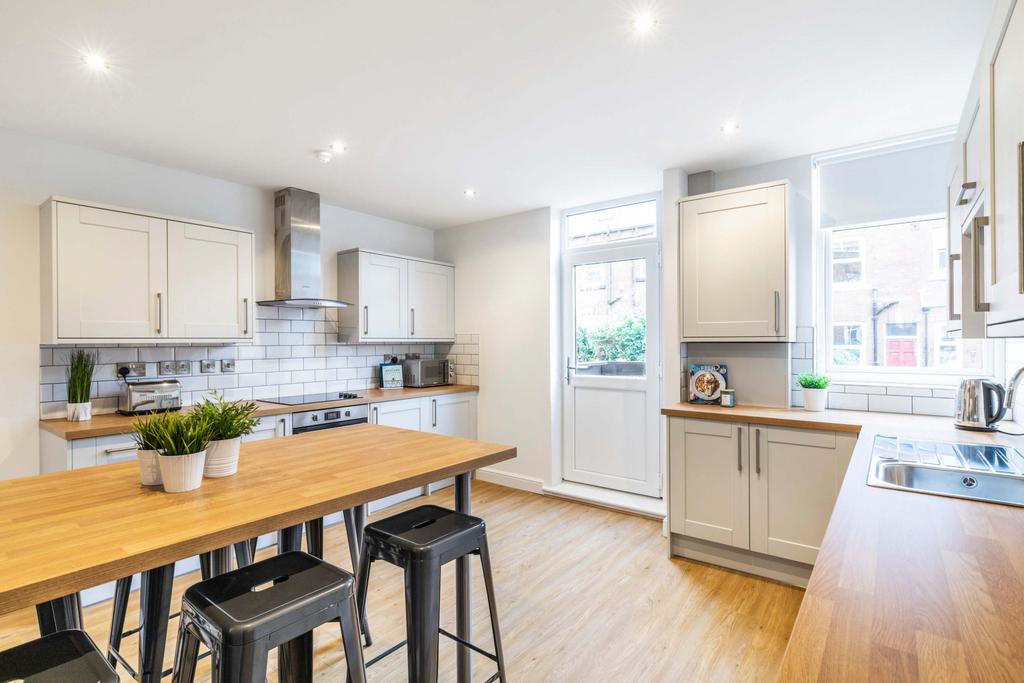 Stanmore Place, Leeds LS4 6 bed house to rent £3,588 pcm (£828 pw)