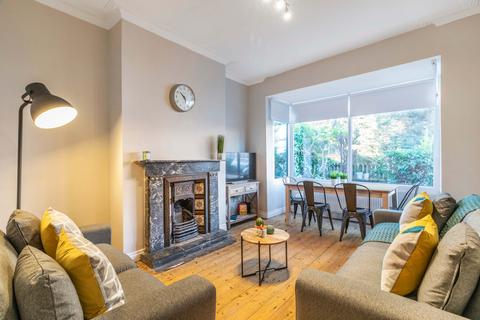 Newport Gardens, Leeds LS6