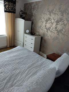 1 bedroom in a house share to rent, Northolt UB5