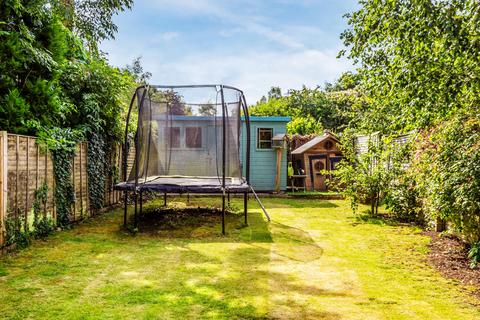 Lyncote Crouch House Road, Edenbridge, TN8 5EE