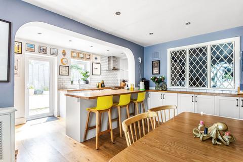 Lyncote Crouch House Road, Edenbridge, TN8 5EE
