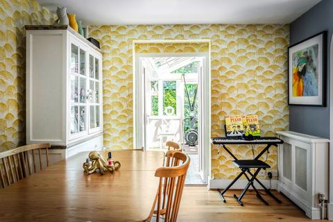 Lyncote Crouch House Road, Edenbridge, TN8 5EE