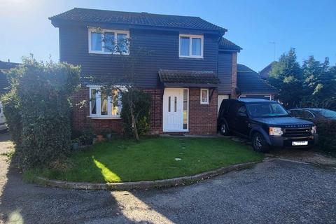 5 bedroom detached house for sale, Milton Drive, Newport Pagnell