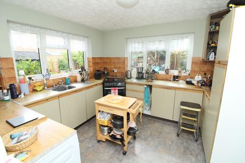 5 bedroom detached house for sale, Milton Drive, Newport Pagnell