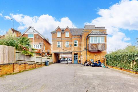 2 bedroom apartment to rent, Tower Bridge Mews, Harrow, HA1