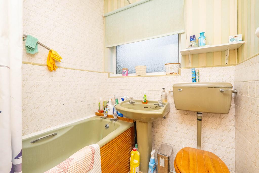 Garth Close, Morden SM4 3 bed terraced house for sale £450,000