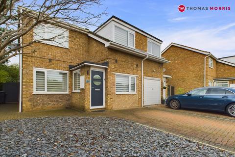 4 bedroom semi-detached house for sale, Gainsborough Avenue, St. Neots PE19