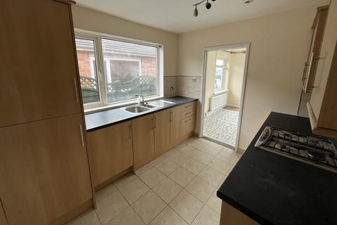 4 bedroom bungalow to rent, Northfield Road, Bristol BS20