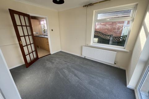 4 bedroom bungalow to rent, Northfield Road, Bristol BS20