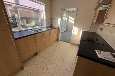 4 bedroom bungalow to rent, Northfield Road, Bristol BS20