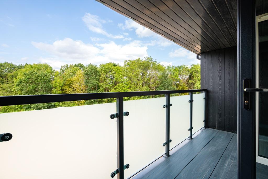 An impressive balcony awaits