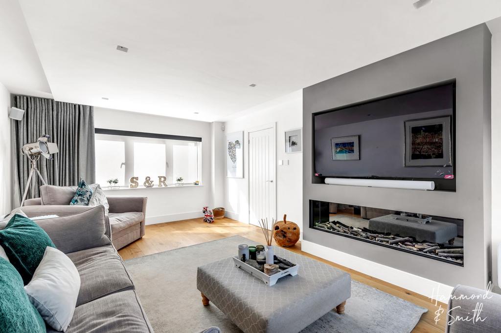 Kendal Avenue, Epping CM16 4 bed detached house for sale £1,500,000
