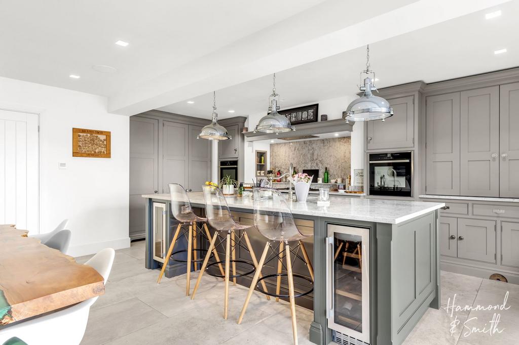 Kitchen/ Dining Room