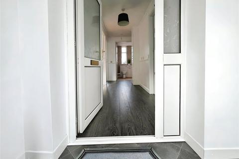 3 bedroom bungalow to rent, School Lane, Wolverhampton, West Midlands, WV10