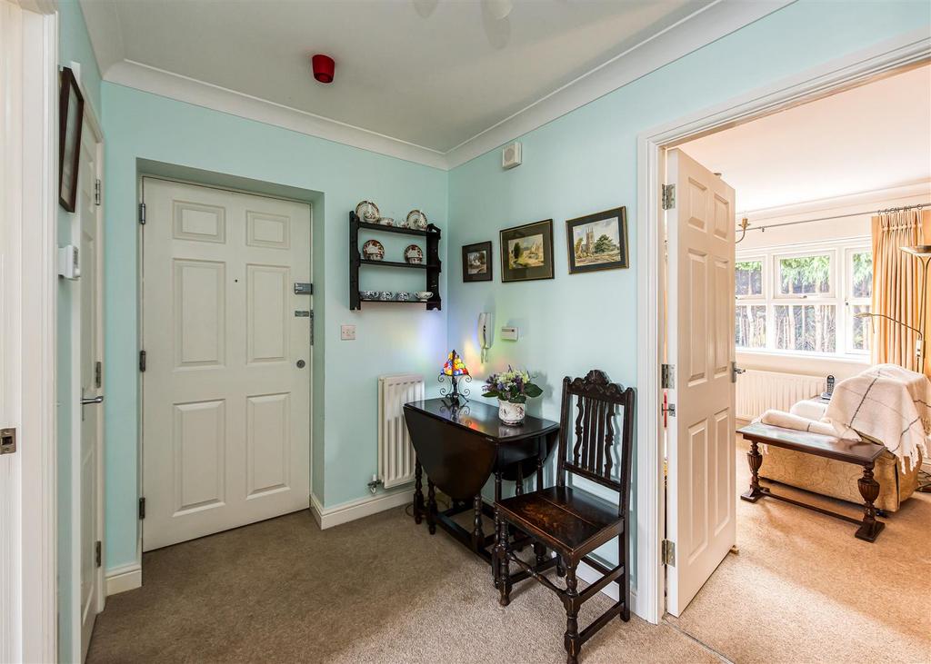 19 Cygnet Court-Hall.jpg