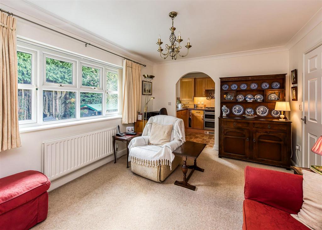 19 Cygnet Court-Living Room A.jpg