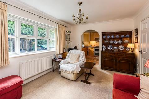 19 Cygnet Court, Wombourne, Wolverhampton, WV5 0NN