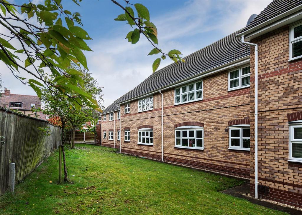 19 Cygnet Court-Garden 1.jpg