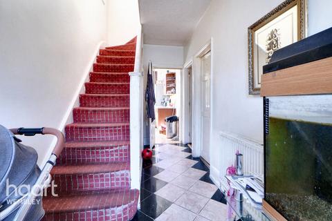 3 bedroom end of terrace house for sale, North Acton Road