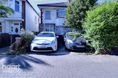 3 bedroom end of terrace house for sale, North Acton Road