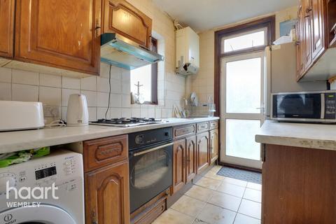 3 bedroom end of terrace house for sale, North Acton Road