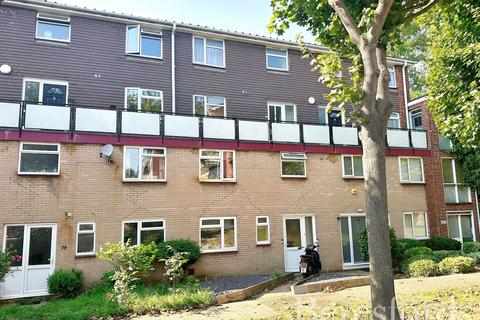 2 bedroom maisonette for sale, Victor Close, Hornchurch, RM12