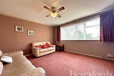 2 bedroom maisonette for sale, Victor Close, Hornchurch, RM12