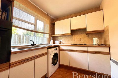 2 bedroom maisonette for sale, Victor Close, Hornchurch, RM12