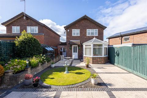 3 bedroom detached house for sale, Spur Drive, Leeds LS15