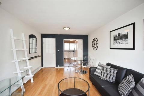 1 bedroom flat to rent, Justin Close, Brentford