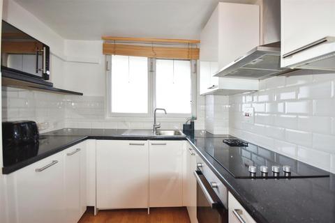 1 bedroom flat to rent, Justin Close, Brentford