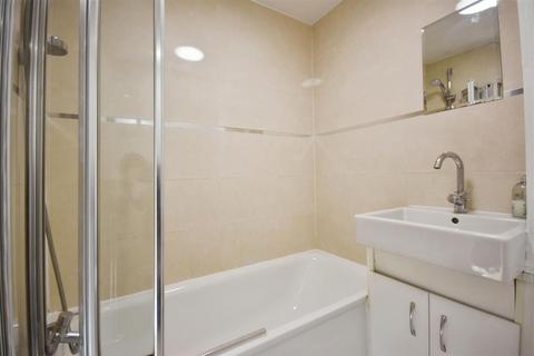 1 bedroom flat to rent, Justin Close, Brentford