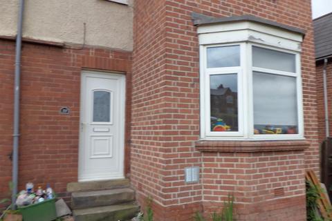 3 bedroom semi-detached house to rent, The Croft, Castleford