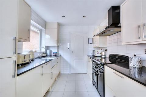41 Baker Avenue, Arnold, Nottingham, NG5 8FW