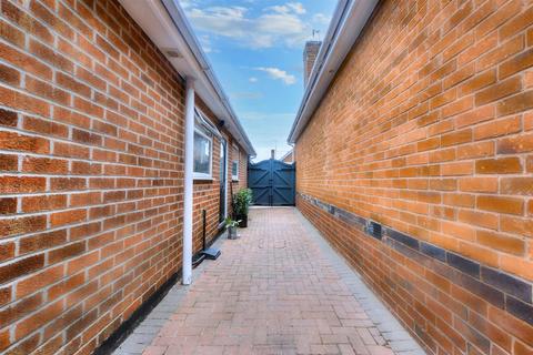 41 Baker Avenue, Arnold, Nottingham, NG5 8FW