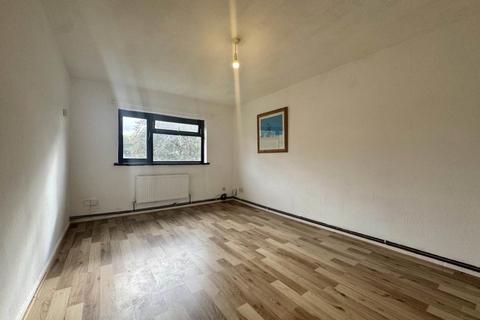 2 bedroom maisonette for sale, Coulson Court, Dallow Road, Luton LU1