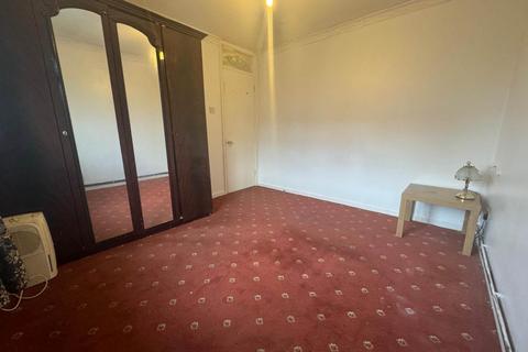 2 bedroom maisonette for sale, Coulson Court, Dallow Road, Luton LU1