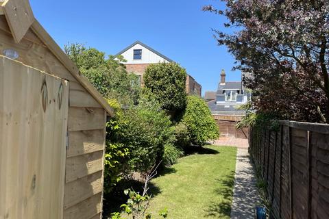 2 bedroom terraced house to rent, Middle Road, Lymington, Hampshire, SO41