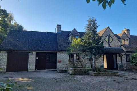 3 bedroom detached house to rent, Northampton Road, Bicester OX25