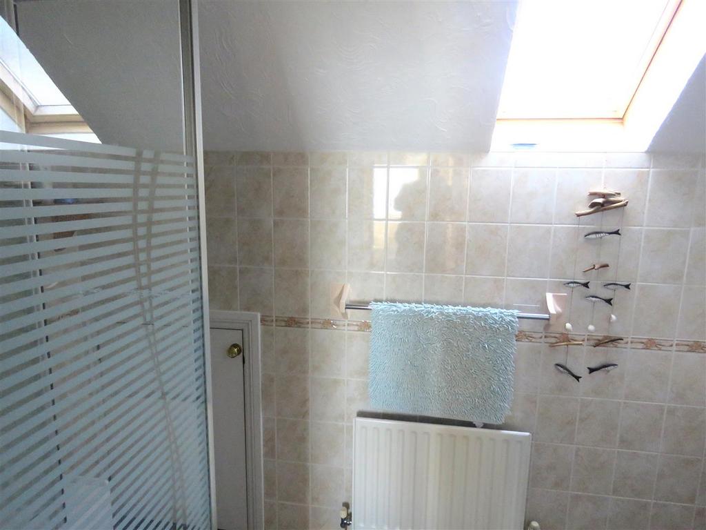 En  suite shower room