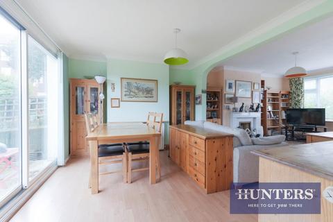 84 Cheam Common Road, Worcester Park, KT4 8QR